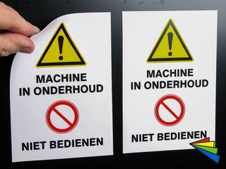 Waarschuwing magneetstikker op machine